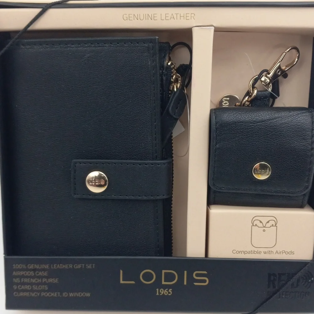 LEATHER WALLET + AIRPOD CASE